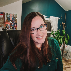 Linsey Senterfit Headshot